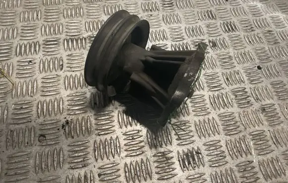 Nissan Navara D22 Water pump