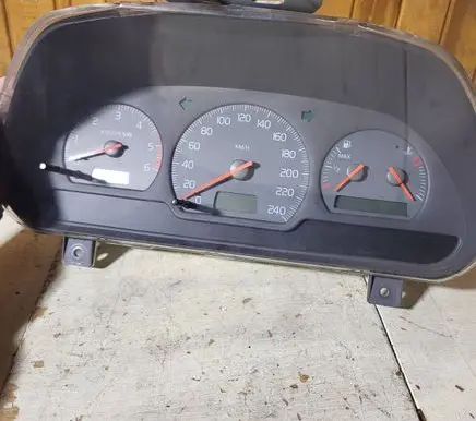 Volvo S40, V40 Speedometer (instrument cluster) 30889706 01W20D4 W30087756