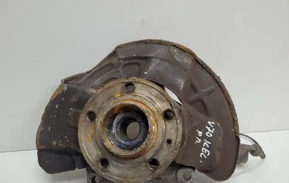 Volvo V70 Front wheel hub 9461944