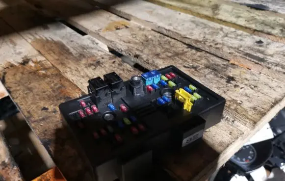 Chevrolet Captiva Fuse module 96821082