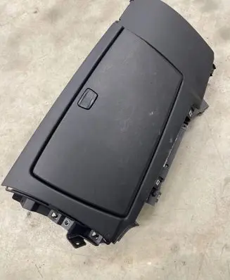 BMW 1 E81 E87 Glove box 7135696 75064014 P01011845