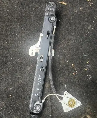 Seat Altea XL Rear window lifting mechanism without motor