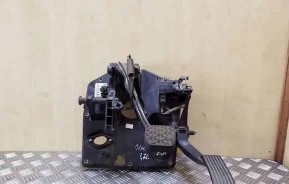 Mercedes-Benz A W168 Pedal assembly A1682902601 A1683011220 A0135427717