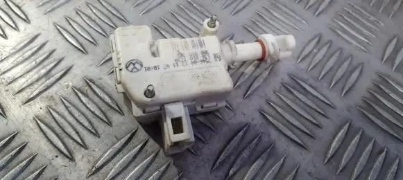 Volkswagen Golf IV Central locking motor 1J6810773A 3B0959782