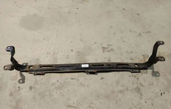 Radiator mount bracket
