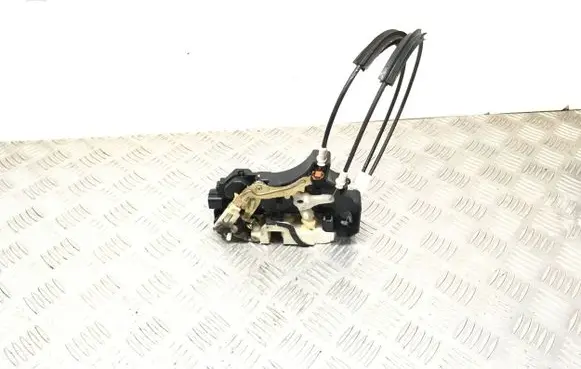 Mitsubishi Colt Rear door lock 04722A