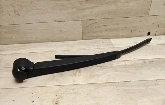 Volkswagen Golf V Rear wiper blade arm 