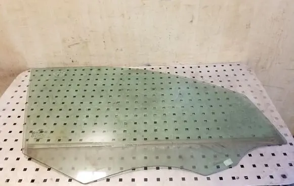 KIA Sorento Front door window glass four-door
