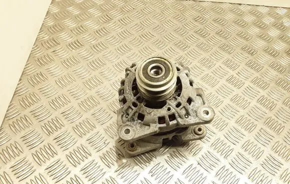 Dacia Sandero Generator/alternator 231008386R