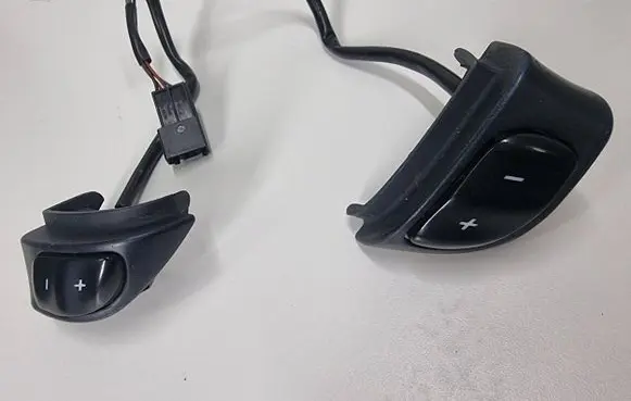 Steering wheel buttons/switches