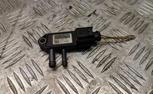 Volkswagen PASSAT CC Exhaust gas pressure sensor 076906051b