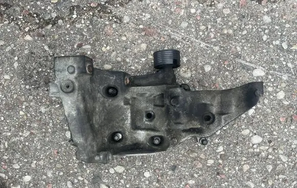 BMW 5 E60 E61 Generator/alternator bracket 7802639 139920