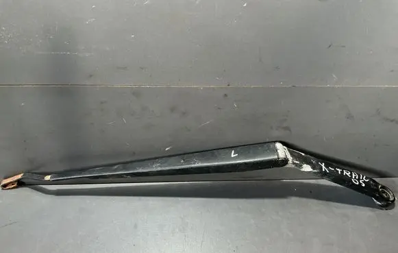 Nissan X-Trail T30 Front wiper blade arm 