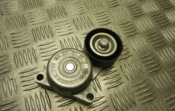 Mercedes-Benz S W222 Timing belt tensioner A2762000570 VD18239