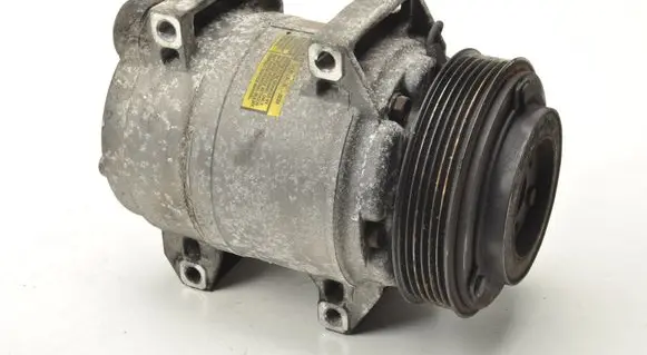 Volvo V70 Air conditioning (A/C) compressor (pump) 30780326