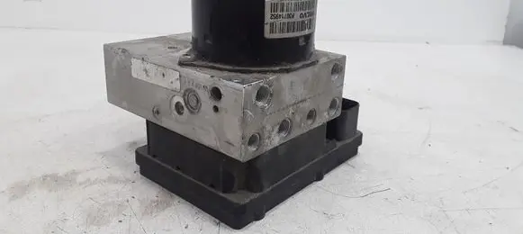 Volvo V70 ABS Pump 30714952
