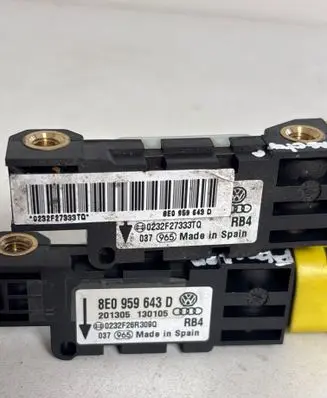 Volkswagen Phaeton Airbag deployment crash/impact sensor 8E0959643D 201305 0232F26R309Q