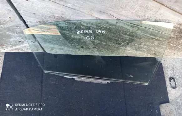 Toyota Avensis T250 Rear door window glass