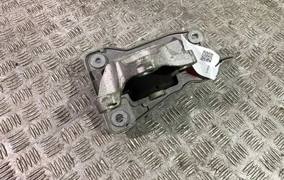 Volvo XC90 Engine mount bracket 31339949