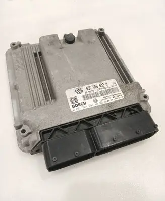 Volkswagen Golf V Engine control unit/module 03C906032H 03C906032C 0261201541