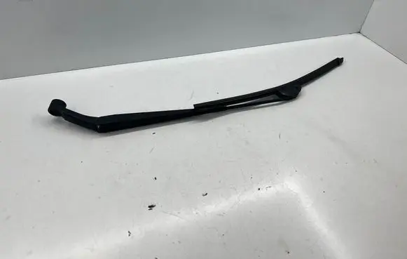 Toyota Hilux (AN10, AN20, AN30) Front wiper blade arm 6899