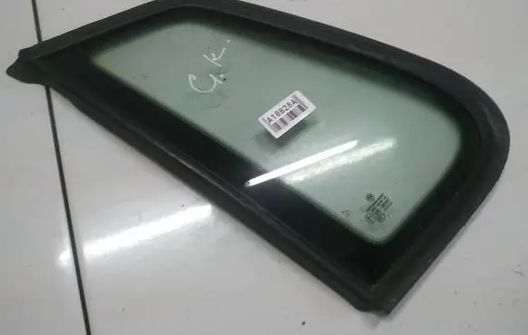 Volkswagen Polo IV 9N3 Rear side window as2