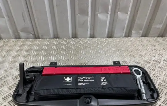 BMW 5 F10 F11 Tool box 6788803 15361710