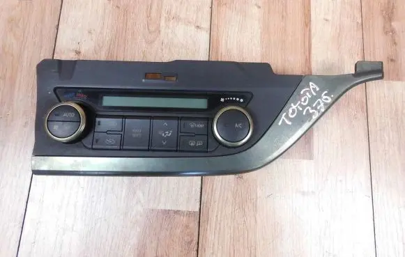 Toyota Auris E180 Climate control unit 5590002460