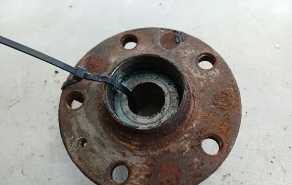 Volkswagen PASSAT B6 Rear wheel hub