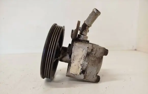 Nissan Almera N16 Power steering pump