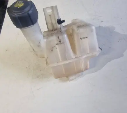 Renault Laguna II Coolant expansion tank/reservoir 8200447047