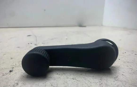 Volkswagen Golf IV Front door window winding handle 1H0837581D