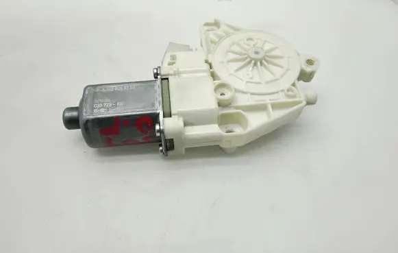Mercedes-Benz E W212 Front door window regulator motor A2129066702 0130822636