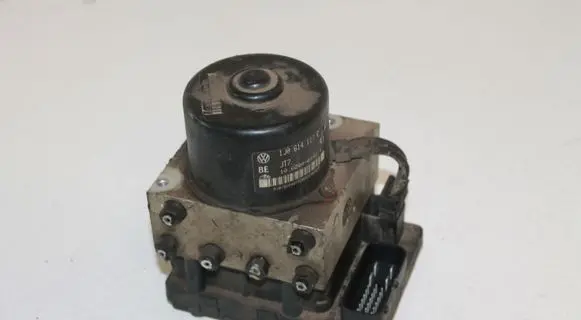 Volkswagen Golf IV ABS Pump 1J0907379G 1J0614117C