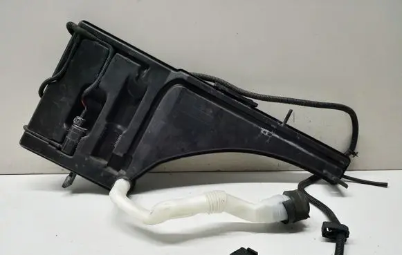 Maserati Ghibli Windshield washer fluid reservoir/tank 670006414