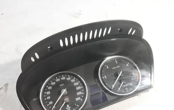 Speedometer (instrument cluster)