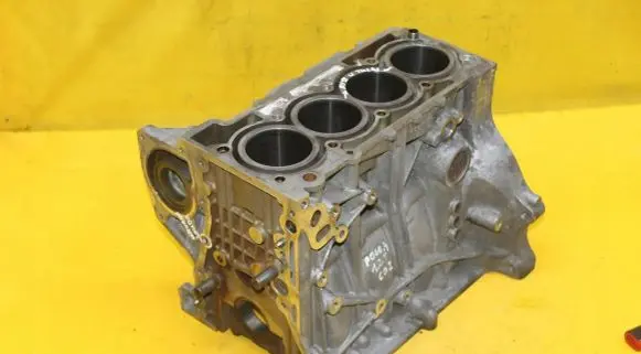 Volkswagen Polo IV 9N3 Engine block 03F103019K