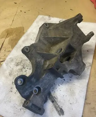 Volkswagen PASSAT B5.5 Generator/alternator bracket 038903143AE
