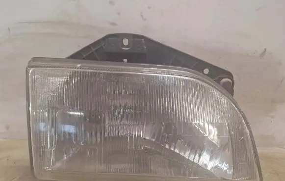 Ford Fiesta Headlight/headlamp 03704748