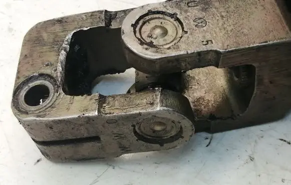 Volkswagen Transporter - Caravelle T4 Steering column universal joint 701419069