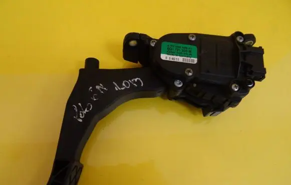 Seat Ibiza IV (6J,6P) Accelerator throttle pedal 6Q1721503M