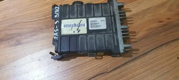 Volkswagen PASSAT B3 Engine control unit/module 443907311B 0261200261