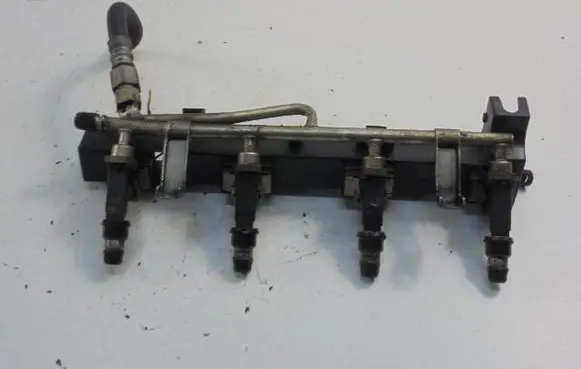 Opel Meriva A Fuel injector 25313846