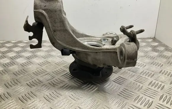 Volkswagen PASSAT B8 Front wheel hub 5Q0407257A