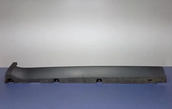 Front sill (body part)