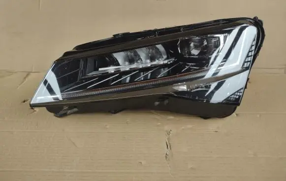 Skoda Superb B8 (3V) Headlight/headlamp 3V1941015D