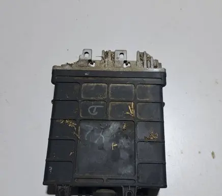 Volkswagen Golf III Engine control unit/module 028906021C 0281001170171 28RT0288