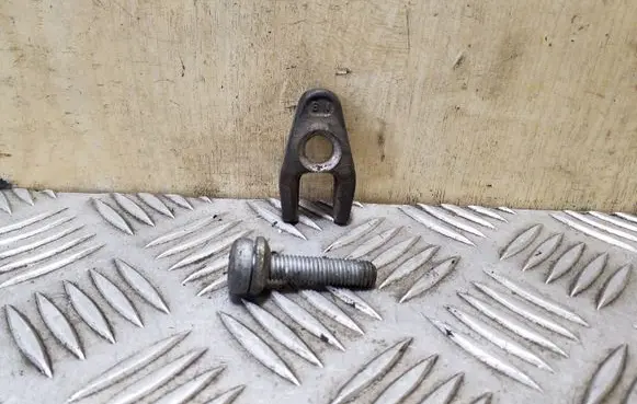Volvo S40, V40 Fuel Injector clamp holder