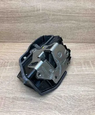 BMW 5 E60 E61 Front door lock 7154619