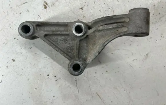 Buick Encore I Gearbox mounting bracket 12674141